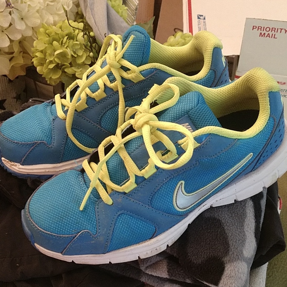 Nike  tennis shoes